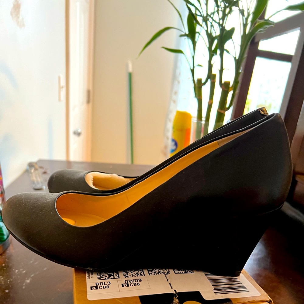 size 10 Jessica Simpson wedges.